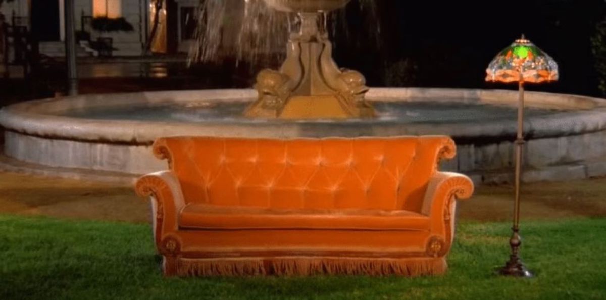 老友记开播25周年之际推出新款橙色沙发椅